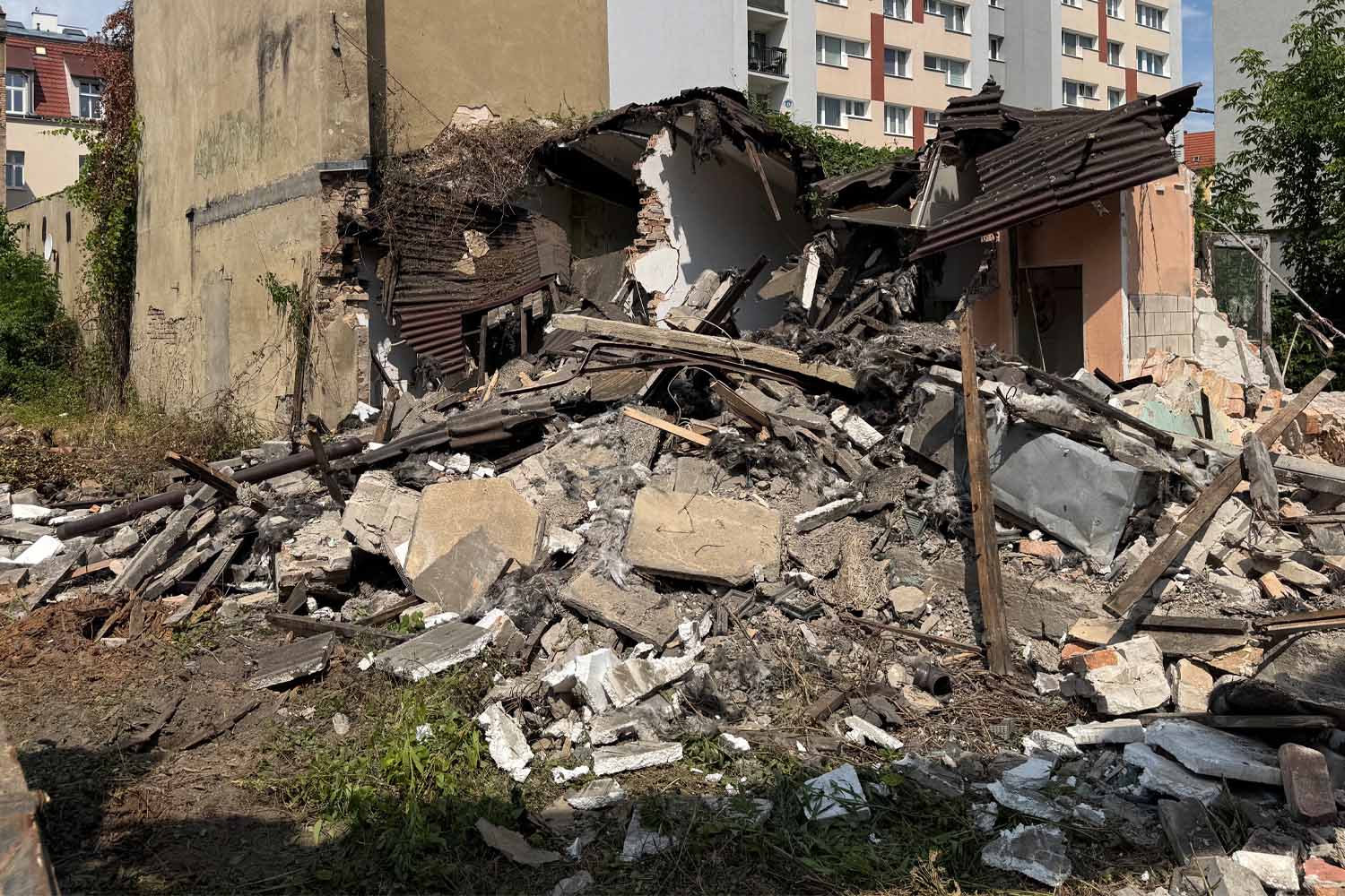 Teren po rozbiórce budynku gospodarczego